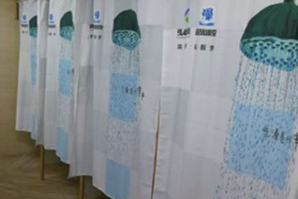 大学生宿舍洗浴2.jpg